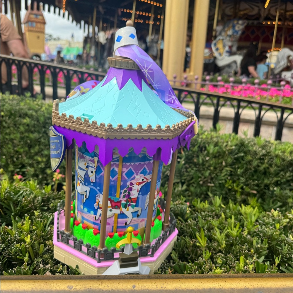 Walt Disney World Light up Musical Carousel 
Popcorn Bucket LIMITED EDITION